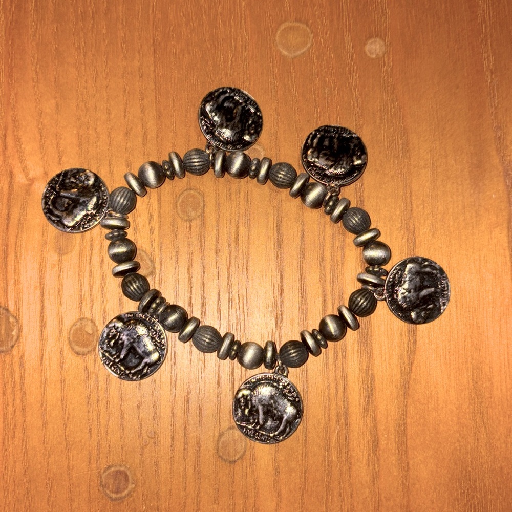 Adjustable bracelet